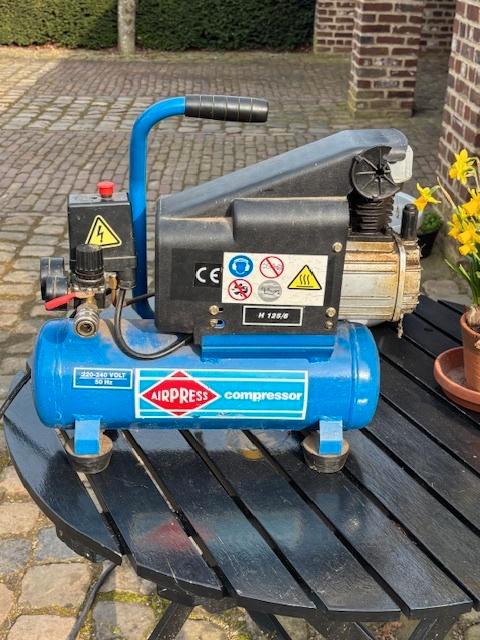 Compressor 6 liter / 8 kg druk, Doe-het-zelf en Bouw, Compressors, Gebruikt, 6 tot 10 bar, Minder dan 25 liter, Minder dan 200 liter/min