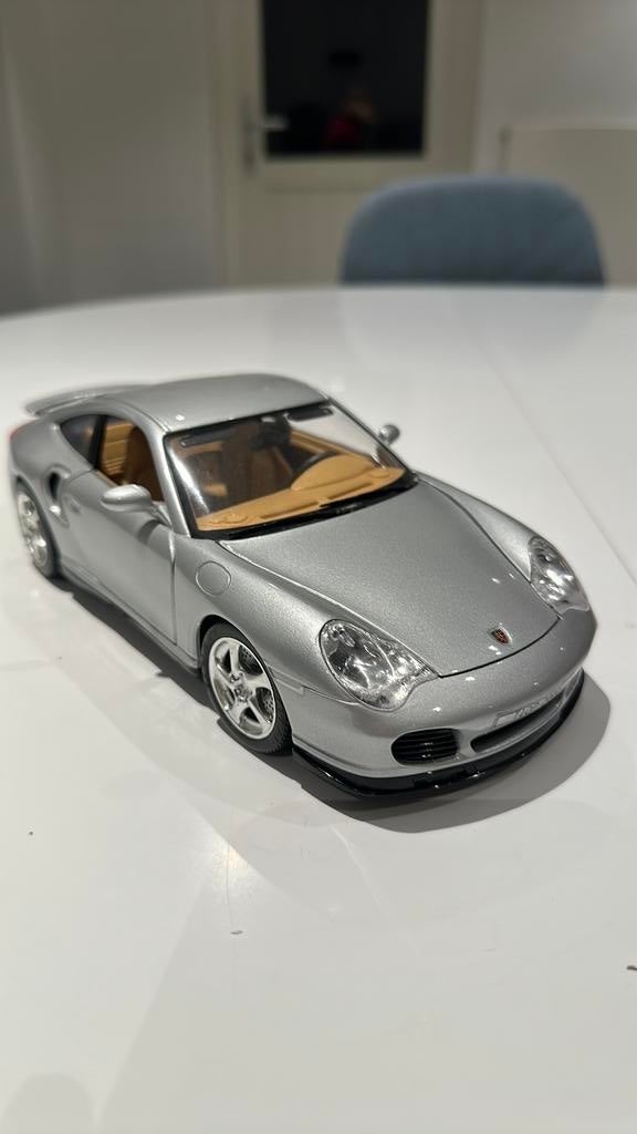 PORSCHE 911 TURBO (996) 1/18 Gemaakt in Italië, Ophalen of Verzenden, Zo goed als nieuw, Auto, Burago