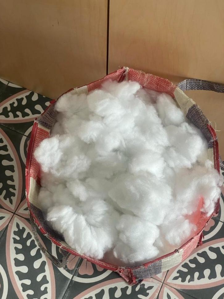 Synthetische vulling, Hobby en Vrije tijd, Stoffen en Lappen, Zo goed als nieuw, Polyester, Minder dan 30 cm, Minder dan 30 cm