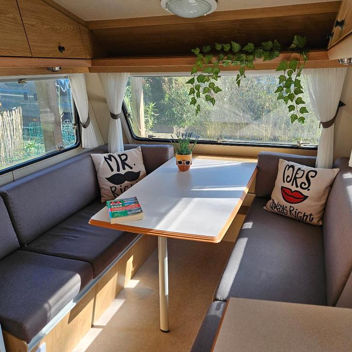 Retro caravan, Caravanes & Camping, Caravanes, Particulier, jusqu'à 3, 500 - 750 kg, Siège de train, Avento, Coin salon convertible