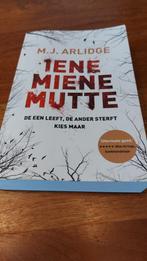 Iene miene mutte Arlidge, Boeken, Ophalen of Verzenden, Zo goed als nieuw, M.J. Arlidge