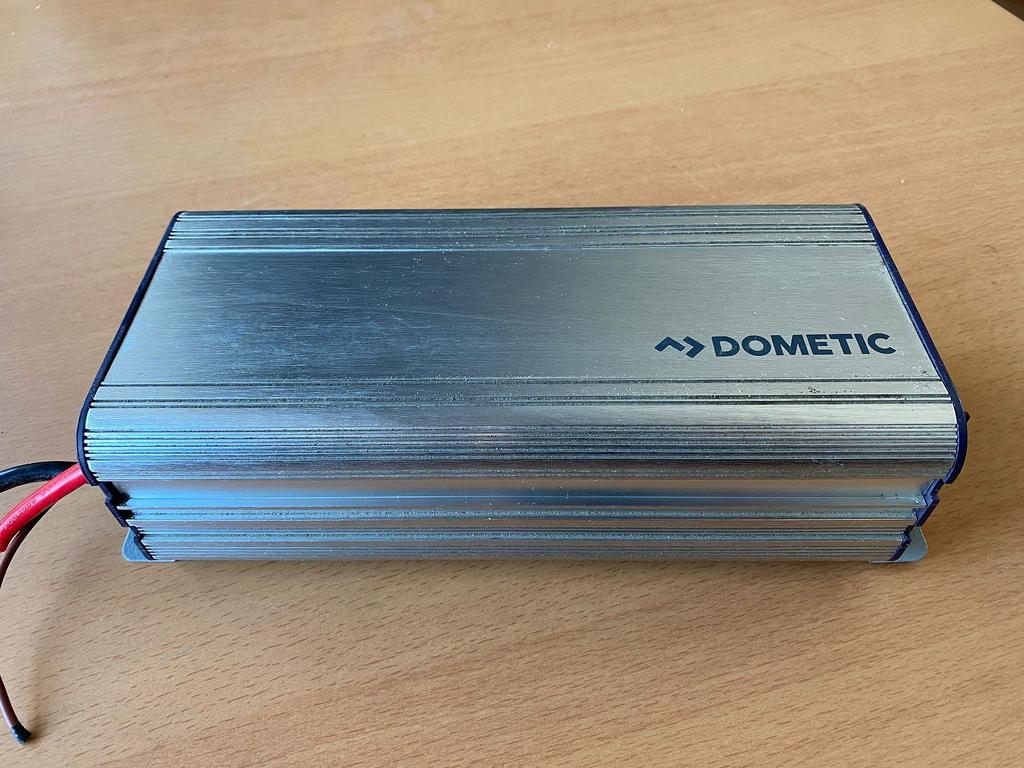 Dometic PerfectCharge DC40 Omvormer Camper Bus Bedrijfswagen, Caravans en Kamperen, Mobilhome-accessoires, Zo goed als nieuw, Ophalen of Verzenden