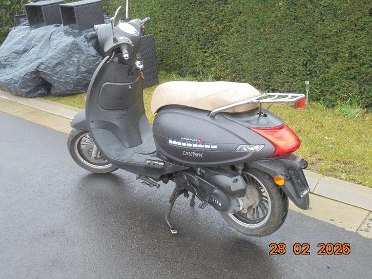 Scooter  A klasse   in goede staat., Fietsen en Brommers, Scooters | Overige merken, Gebruikt, Klasse A (25 km/u), Benzine, Ophalen of Verzenden