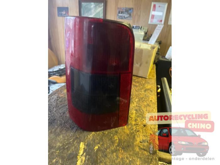 Feu arrière gauche d'un Peugeot Partner, Autos : Pièces & Accessoires, Éclairage, Peugeot, Utilisé, 3 mois de garantie, Enlèvement ou Envoi