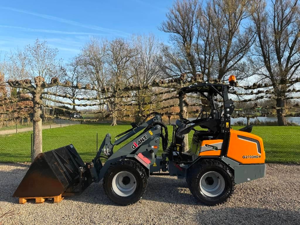 Giant G2700 HD+ Minishovel / Mini Shovel, Wiellader of Shovel