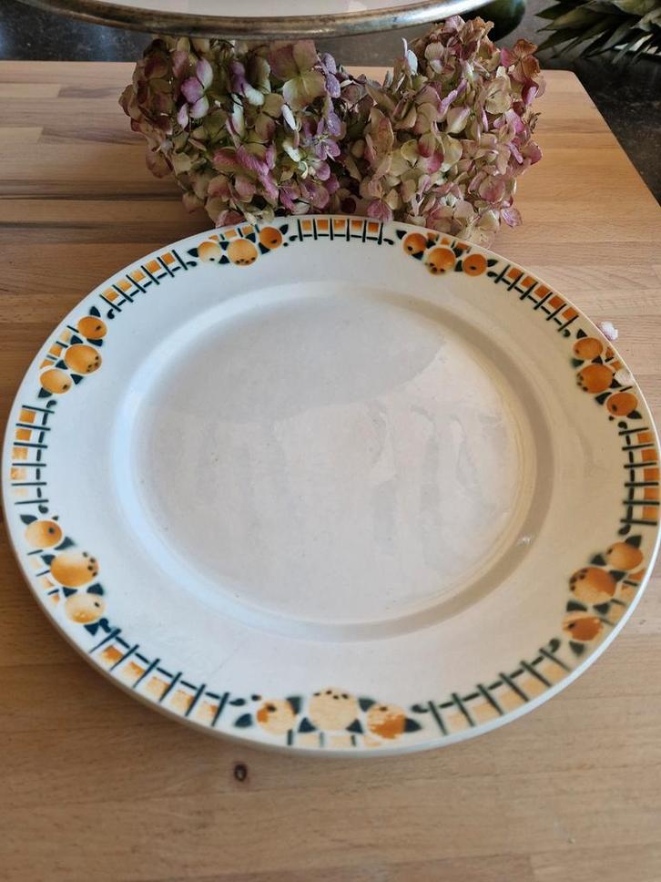 Grande assiette Saint Amand Ceranord, Antiquités & Art, Antiquités | Services (vaisselle) pièces