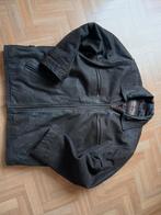 Lederen vest, Ophalen