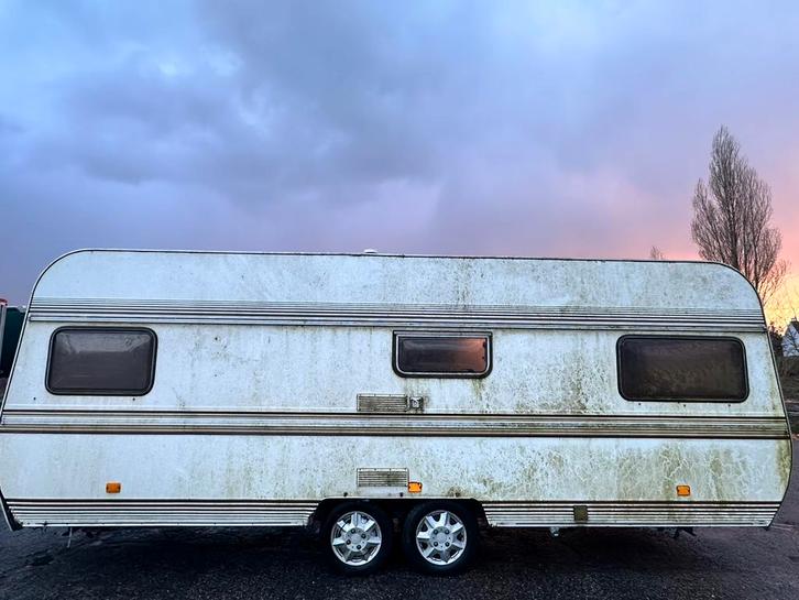 Caravane à vendre, rénovation poids actuellement < 750 kg, Caravanes & Camping, Caravanes Accessoires, Utilisé, Enlèvement