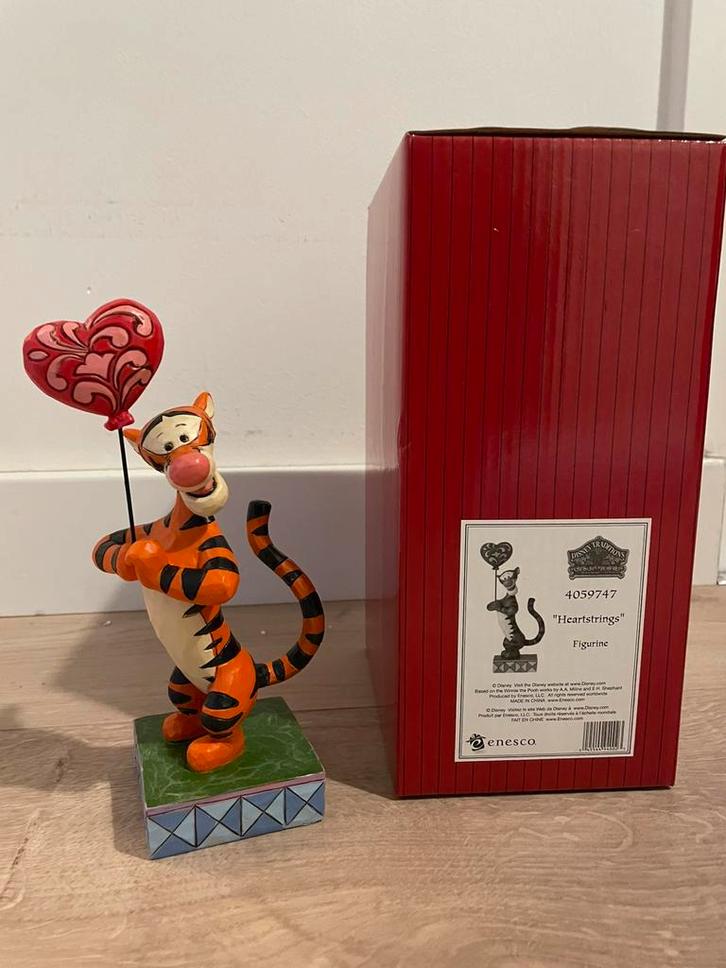 Disney traditions Jim shore tigger teigertje met hartje, Collections, Disney, Comme neuf, Enlèvement ou Envoi