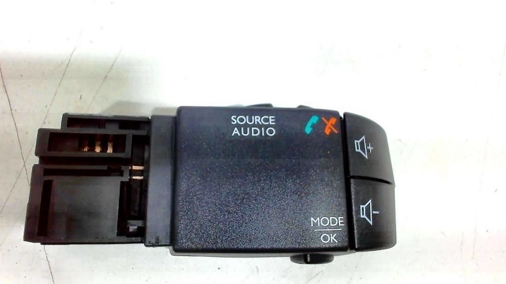 Radio bediening Renault Twingo, Enlèvement ou Envoi, Van der Ven Autorecycling B.V., Onderdelen@venauto.nl, Ettenseweg 76, 4706 PB Roosendaal, The Netherlands