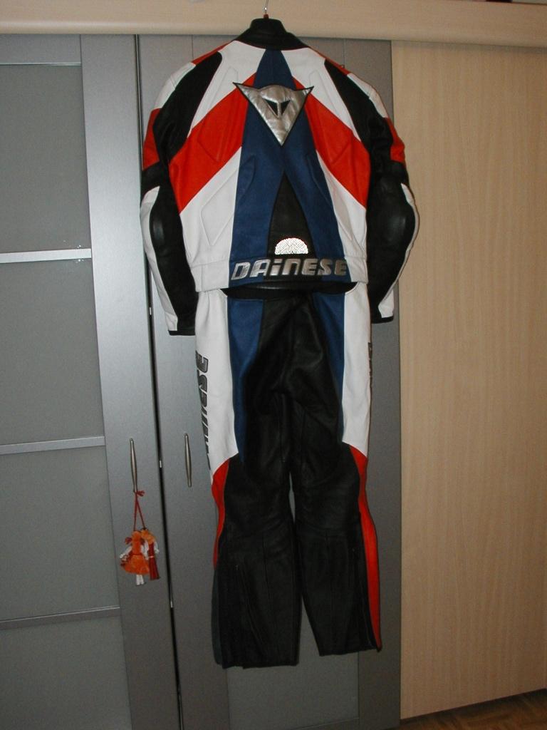 Combi Dainese deux pièces, Motos, DAINESE, Enlèvement, Combinaison, Neuf, avec ticket