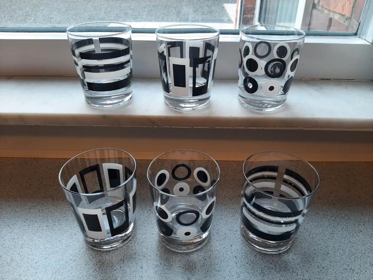 IKEA retro glazen zwart wit design – set van 6, Verzamelen, Glas en Drinkglazen, Ophalen of Verzenden