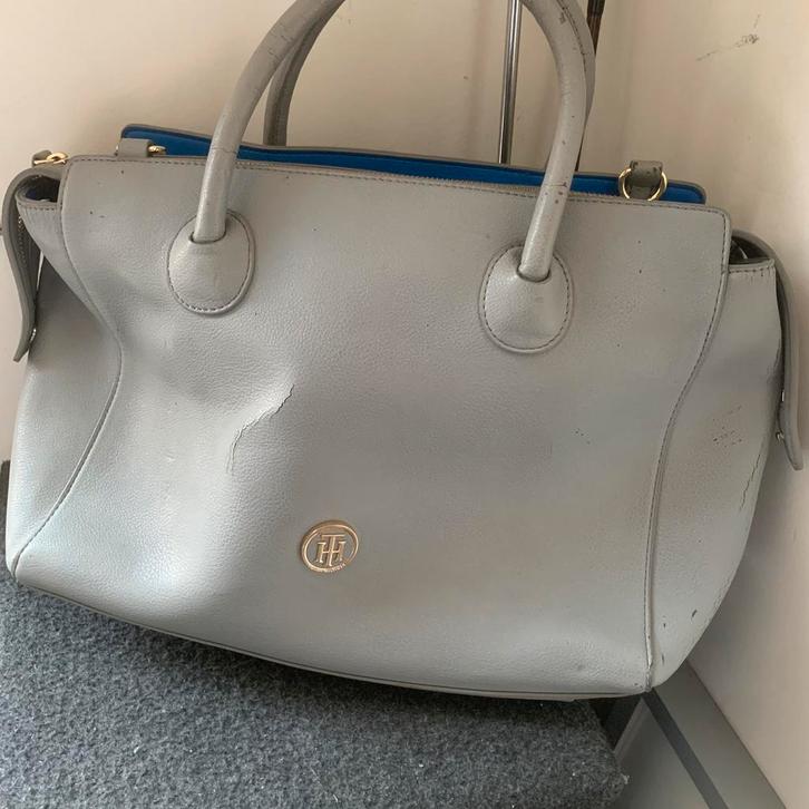 Tommy Hilfiger draagtas grijs met felblauwe binnenkant, Handtassen en Accessoires, Tassen | Damestassen, Gebruikt, Ophalen of Verzenden