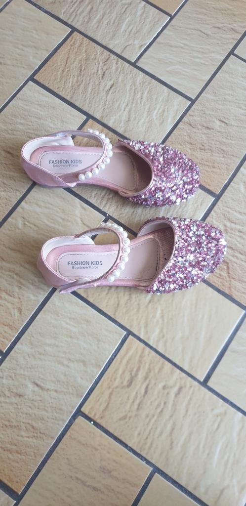 Kinderschoenen, Ophalen of Verzenden