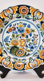 Assiette/plat en Delft coloré., Antiquités & Art, Enlèvement ou Envoi