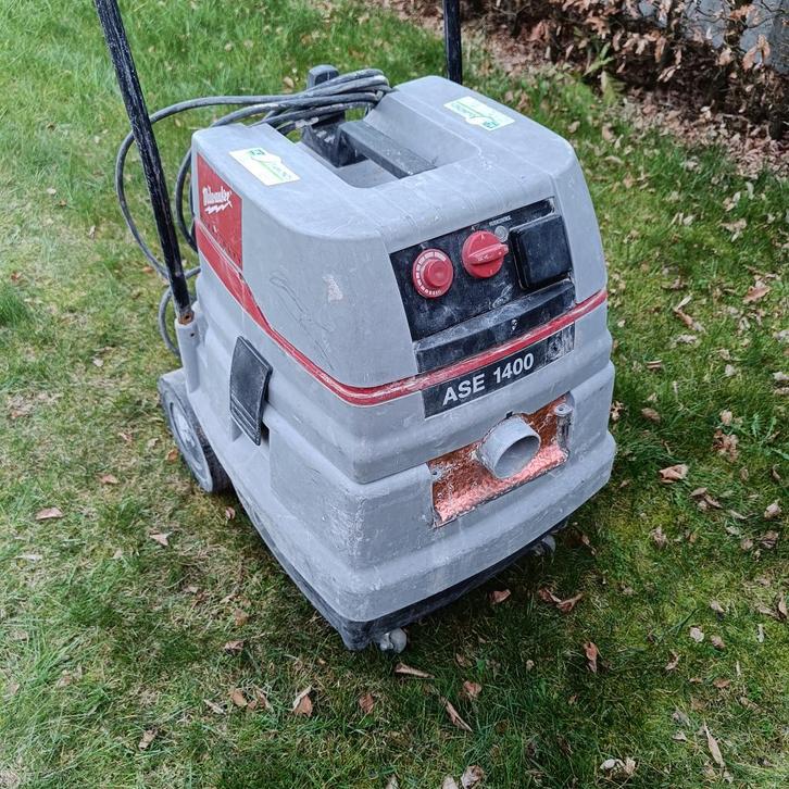 Milwaukee stofzuiger ase 1400, Bricolage & Construction, Matériel de nettoyage, Utilisé, Enlèvement