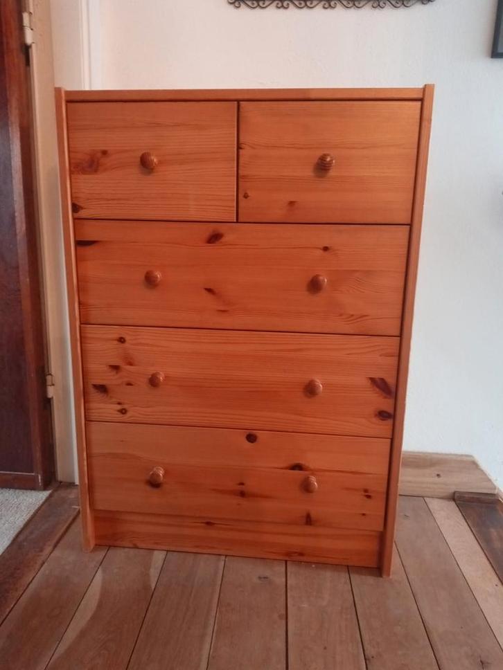 Grande commode
Largeur 62,5 cm
Profondeur 32,5 cm
Hauteur 88, Maison & Meubles, Armoires | Commodes, Pin, Enlèvement