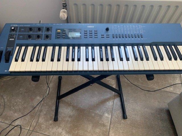 Synthétiseur YAMAHA CS1x, Musique & Instruments, 61 touches, Yamaha, Comme neuf, Enlèvement