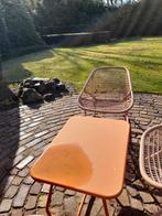 DESIGN METALEN TAFEL EN 4 ZETELS - KLEUR: ORANJE, Enlèvement, Utilisé