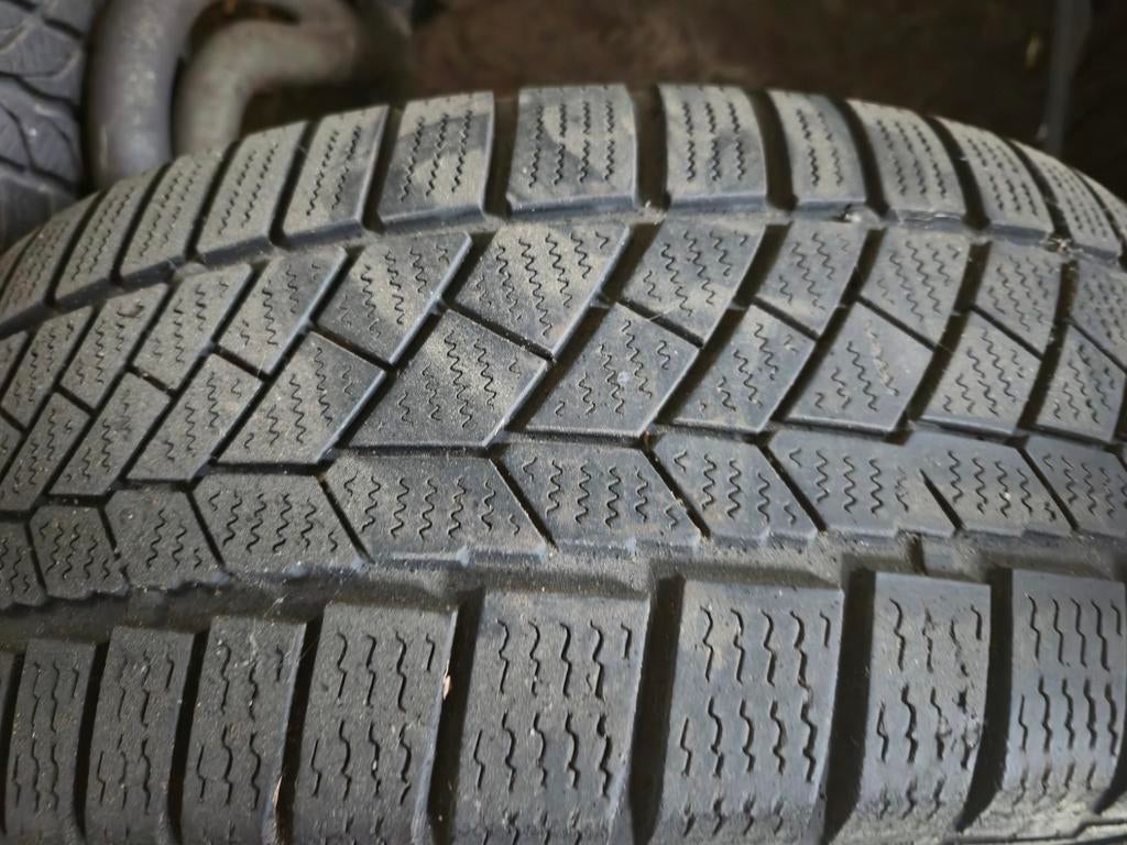 Jante avec pneus hivers, Pneu(s)
