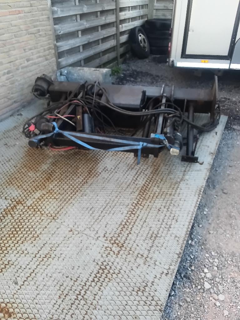 Laadbrug en Haacon steunpoten, Auto's, Vrachtwagens, Particulier, Ophalen