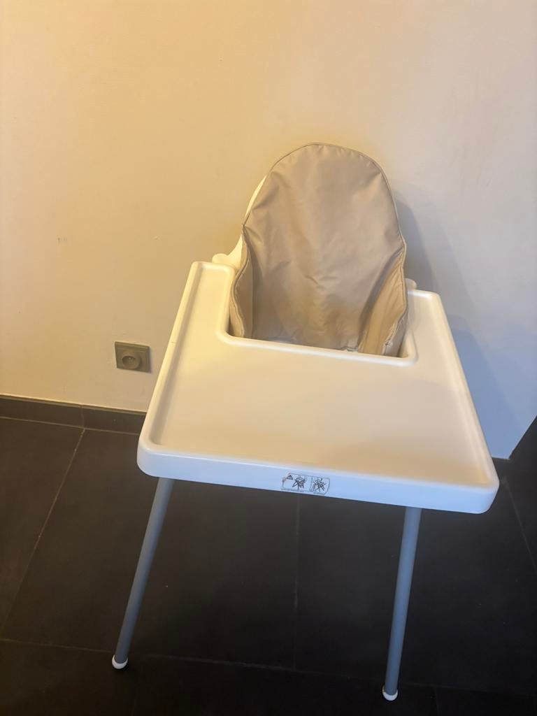 Ikea kinderstoel met jollein verkleinkussen, Enfants & Bébés, Chambre d'enfant | Tables & Chaises, Enlèvement, Comme neuf