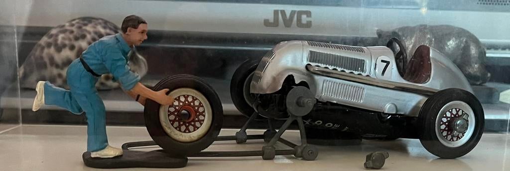 Tyreman Schuco 1050 Mercedes/PITCrew, Collections, Jouets, Comme neuf, Enlèvement ou Envoi