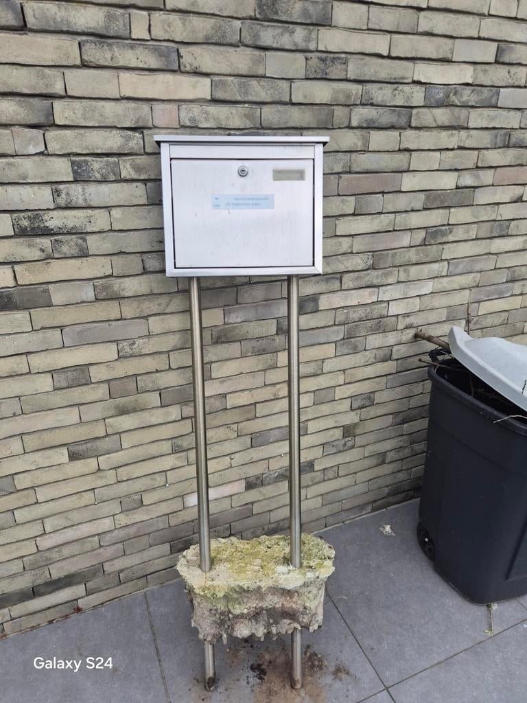 Brievenbus, Enlèvement