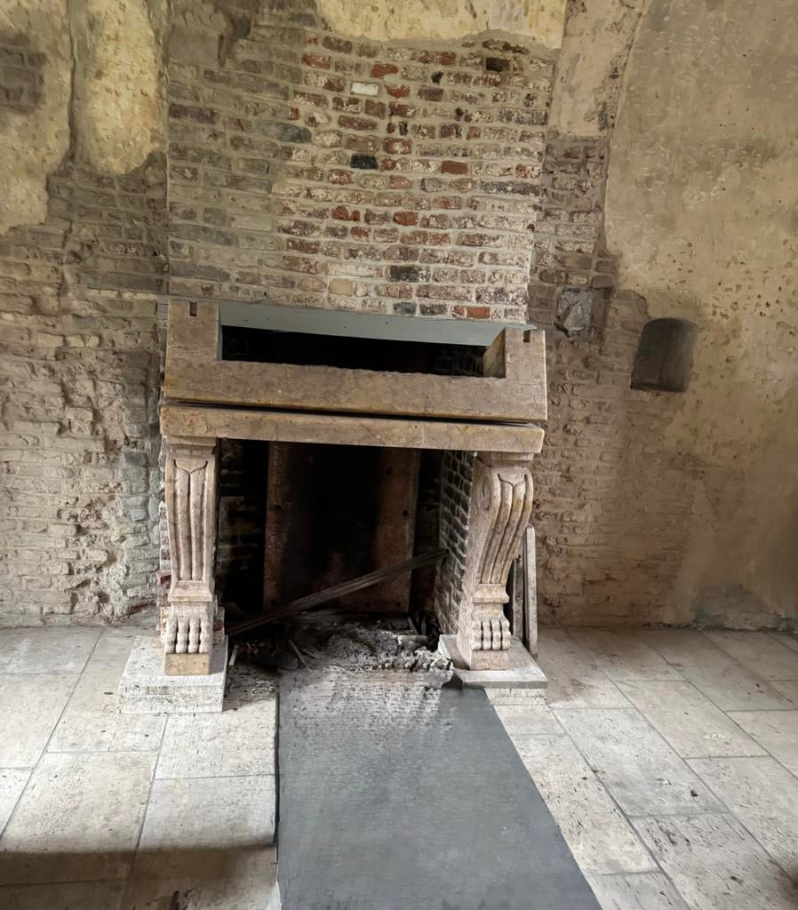 Cheminée en pierre de Gobertange du 19 ème, Enlèvement, Comme neuf