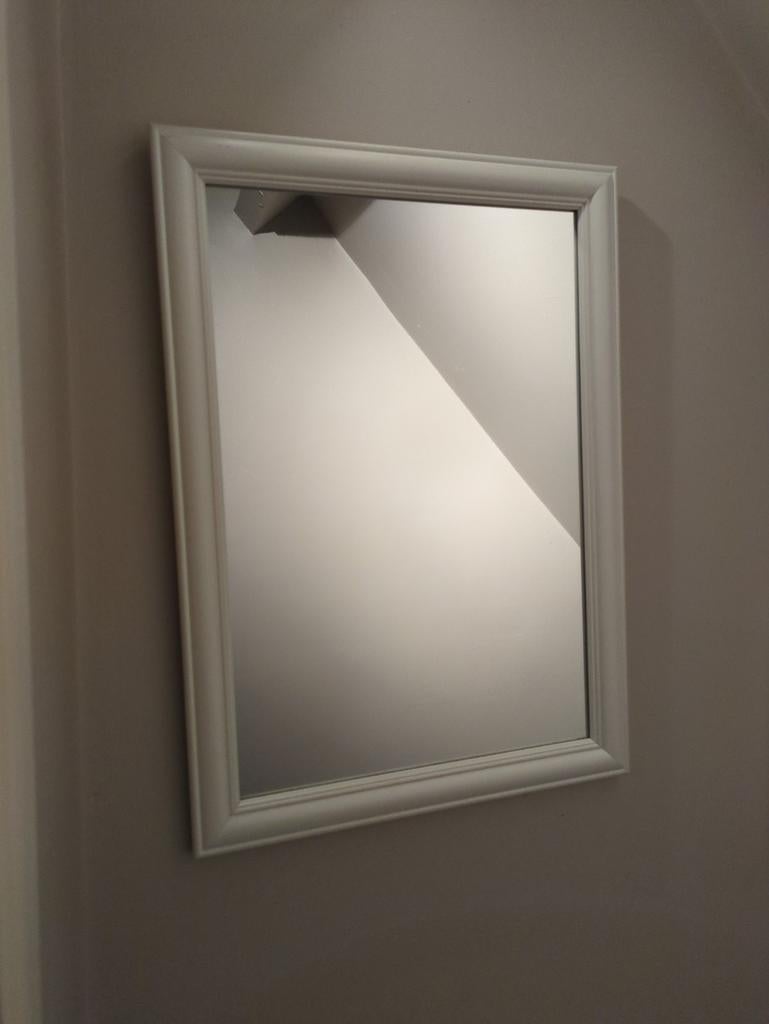 Spiegel met witte rand, Ophalen