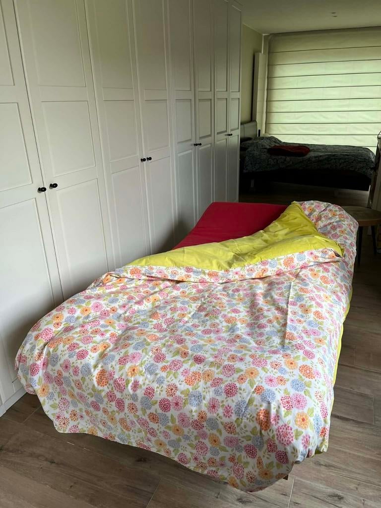 Eenpersoons logeerbed met latoflex en donsdeken, Huis en Inrichting, Slaapkamer | Bedden, Eenpersoons, Verstelbaar, Ophalen