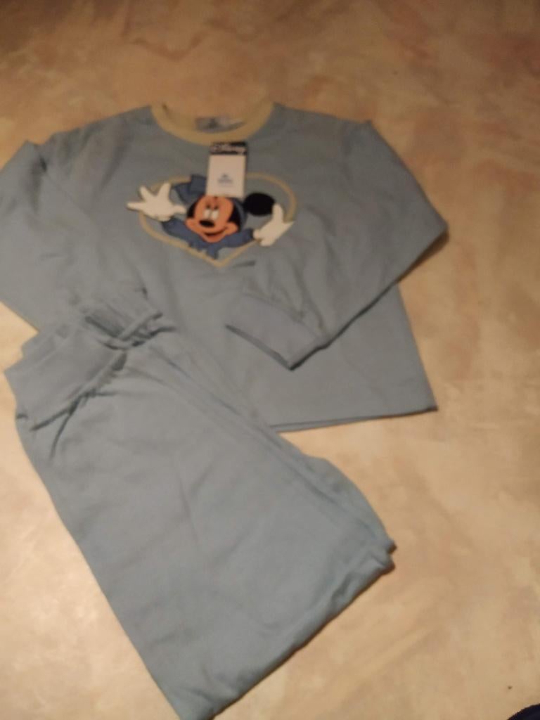 splinternieuwe mooie Minnie Mouse pyjama voor 4 jaar, Kinderen en Baby's, Kinderkleding | Maat 104, Nieuw, Ophalen of Verzenden
