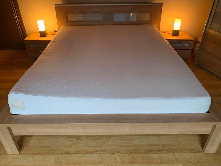 Tweepersoonsbed 2 persoonsbed , 2 nachttafel , lattenbodem, Kinderen en Baby's, Kinderkamer | Bedden, Gebruikt, Ophalen