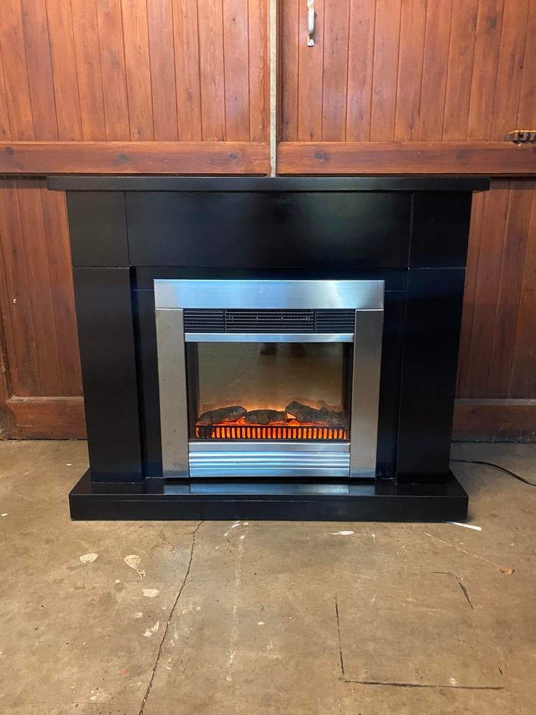 Elektrische haard sfeerdhaard met zwarte houten schouw, Ophalen, Zo goed als nieuw, Vrijstaande haard, Elektrische haard