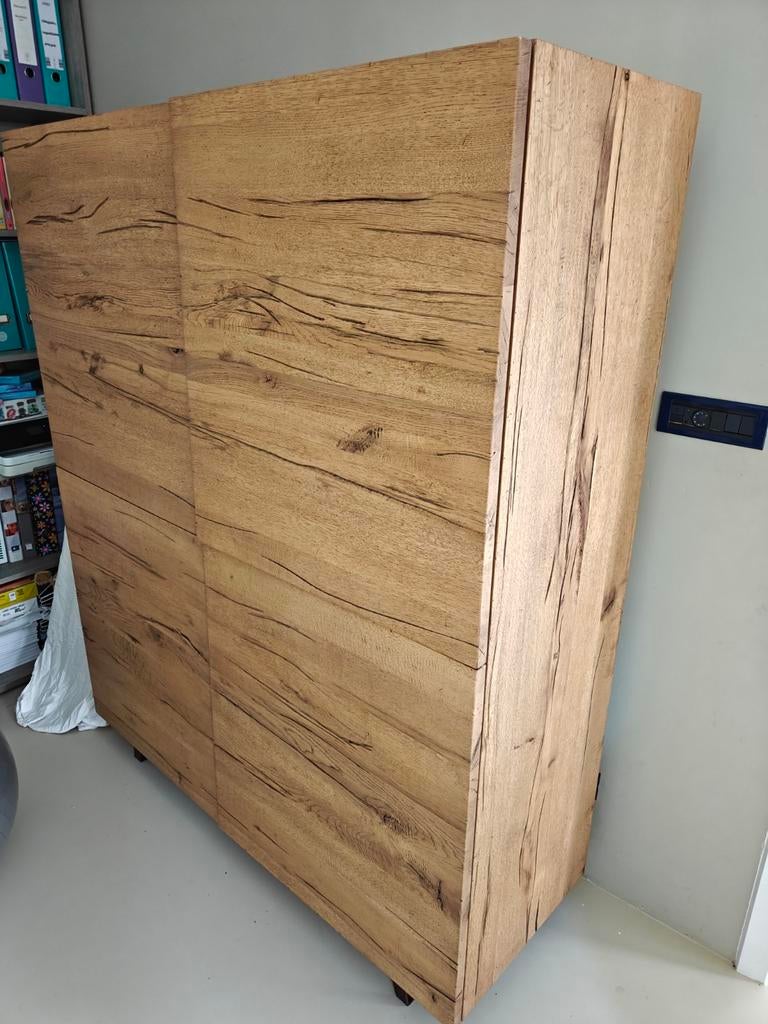 Moderne eiken kast, Enlèvement