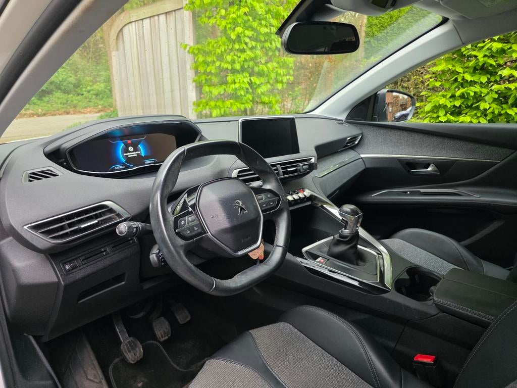 Peugeot 1.2 PureTech Allure | 47.300km | 1e Eigenaar, Auto's, Voorwielaandrijving, 1199 cc, Leder en Stof, Wit