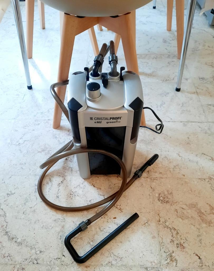 Aquarium complet 240L+ meuble + accessoires état neuf