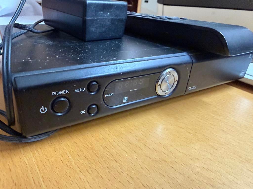 Canal Digitaal M7 SAT801 + Triax 80cm schotel 3 koppen, TV, Hi-fi & Vidéo, Antennes paroboliques, Autres marques, Enlèvement