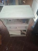 Meuble cassé pour recycler
