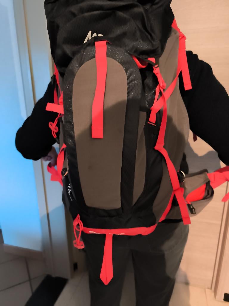 Trekkingrugzak Quechua Forclaz Air, Sports & Fitness, Alpinisme & Randonnée, Enlèvement, Comme neuf, Sac à dos