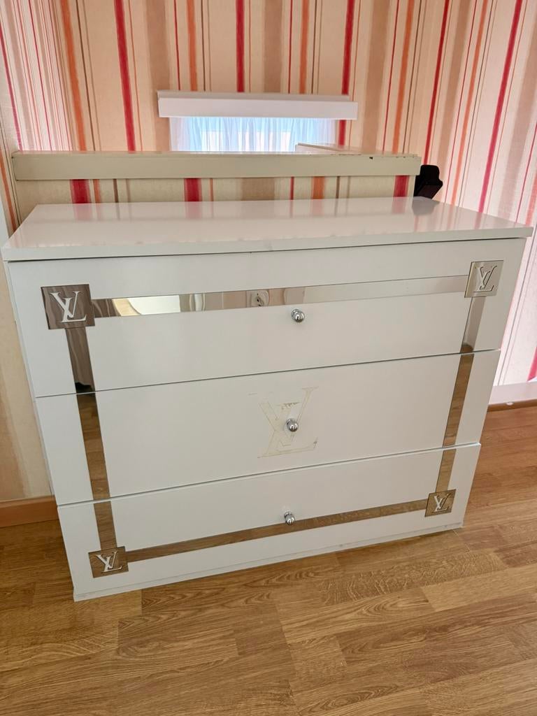 Kleine commode, Huis en Inrichting, Ophalen, Zo goed als nieuw