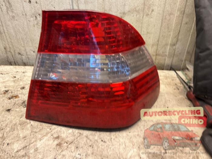 Feu arrière droit d'un BMW 3-Serie, Autos : Pièces & Accessoires, Éclairage, BMW, Utilisé, 3 mois de garantie, Enlèvement ou Envoi