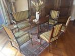 Antieke salon. Tafeltje met 2 zeteltjes, 2 stoelen en bankje, Ophalen