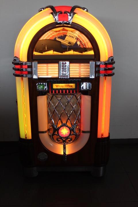 Vente aux enchères unique de distributeurs automatiques, Collections, Machines | Jukebox, Comme neuf, Wurlitzer, 1950 à 1960, Avec singles