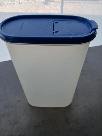 Grote ruimtespaarder van Tupperware te koop.  beschikbaar voor biedingen