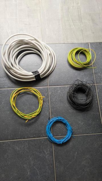 Set elektriciteitskabels (100+ meter in totaal) beschikbaar voor biedingen