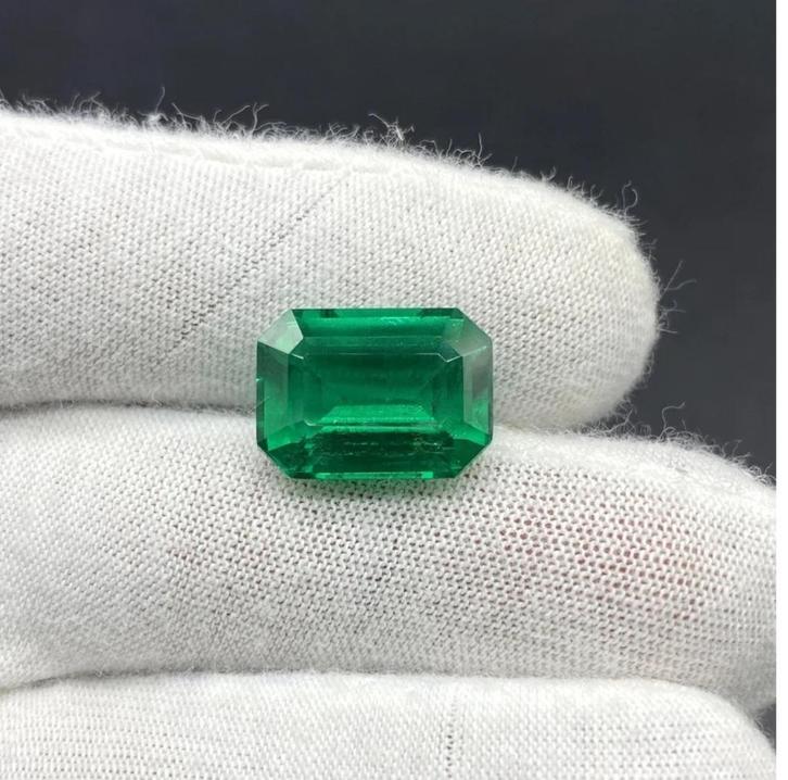 Schitterende smaragd van 1.40ct, Handtassen en Accessoires, Edelstenen, Nieuw, Ophalen of Verzenden