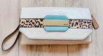 Guess Nieuwe Clutch handtas panter print, Ophalen of Verzenden, Zo goed als nieuw, Wit, Handtas