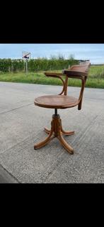 Prachtige bureaustoel, Ophalen