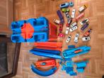 Set hot wheels banen in opbergbak met 20 auto´s, Ophalen, Zo goed als nieuw, Hot Wheels